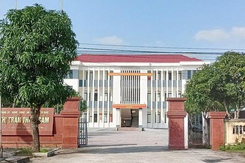 Dùng dao rọc giấy chém vào mặt tình địch