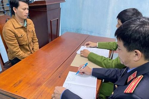 Thuê xe ô tô rồi mang đi cầm lấy tiền trả nợ và tiêu xài