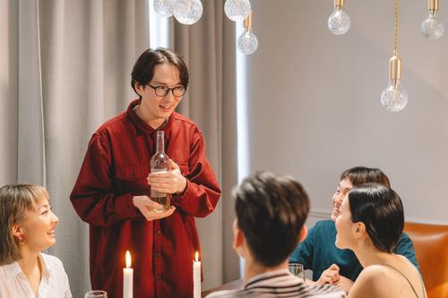 Hạn chế áp lực khi họp mặt gia đình dịp lễ Tết