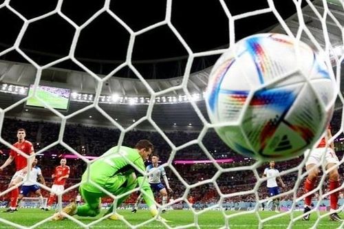 Trước đá penalty, thắng thua được phân định nhờ bốc thăm, tung đồng xu