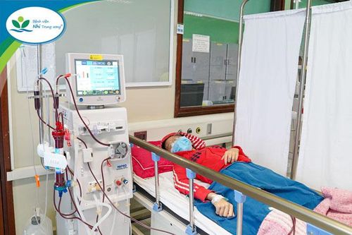 Trẻ suy thận nặng cho gia đình tự ý dùng thuốc nam chữa bệnh