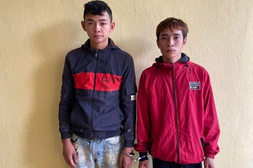 Giải quyết mâu thuẫn, 2 thanh niên đánh bảo vệ trường gãy xương