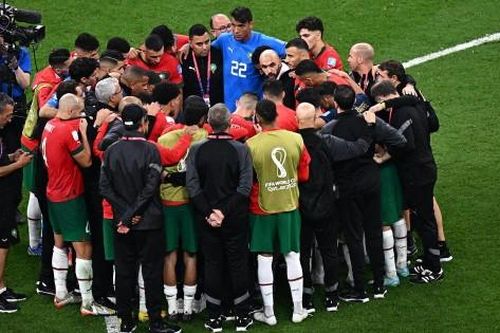 LĐBĐ Morocco gửi đơn khiếu nại lên FIFA, CĐV đồng lòng đòi đá lại trận bán kết