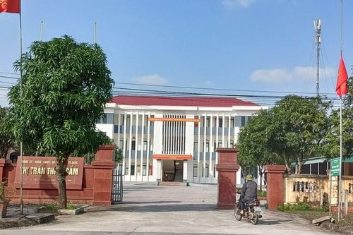 Nữ cán bộ tư pháp thị trấn quan hệ bất chính với đồng nghiệp