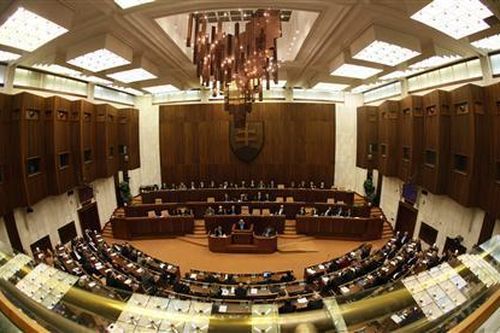 Chính phủ Slovakia không vượt qua cuộc bỏ phiếu bất tín nhiệm
