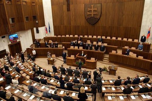 Tổng thống Slovakia giải tán chính phủ, kêu gọi bầu cử sớm