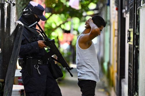 El Salvador bắt giữ 2% dân số trưởng thành vì bạo lực băng đảng