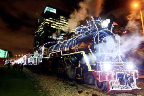 Lung linh đoàn tàu Giáng sinh ở Colombia