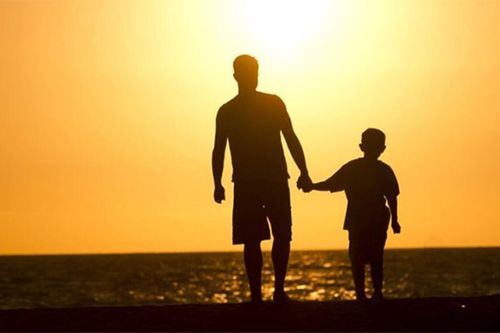 Làm văn tả về bố, nam sinh lớp 5 bất ngờ nhận được 'cơn mưa điểm 10' từ dân mạng