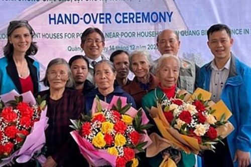 Niềm vui trong những căn nhà được hỗ trợ của chương trình Phát triển Liên Hợp Quốc