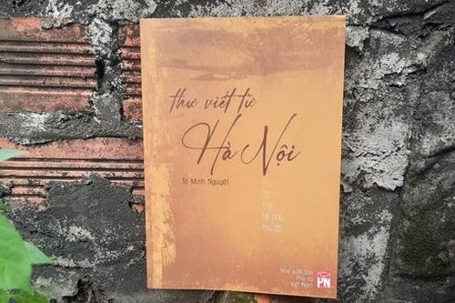 Ra mắt sách 'Thư viết từ Hà Nội - Bom đã rơi trên hè phố thủ đô'