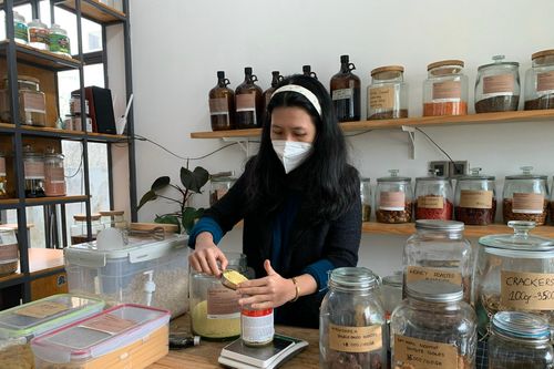 Tiệm tạp hóa 'tẩy chay' túi nilon