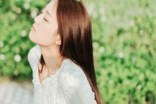 Phụ nữ thật lòng yêu ai thì rất khó che giấu, vì 3 biểu hiện này