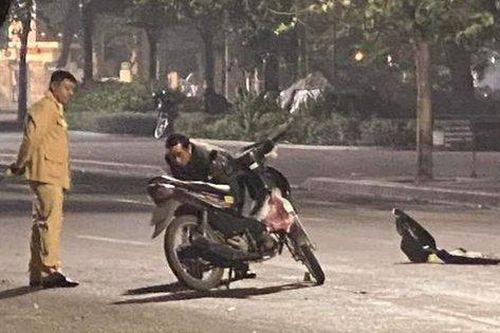 Tài xế ô tô 'say xỉn' đâm 4 người bị thương rồi rời khỏi hiện trường