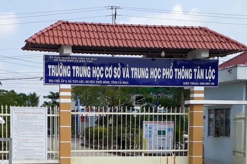 Một trường học ở Cà Mau trả lại hơn 100 triệu đồng lạm thu