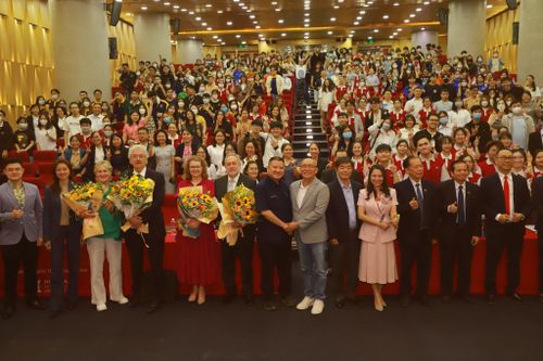 Siêu trí tuệ quốc tế hé lộ bí mật những bộ não siêu phàm với sinh viên Việt Nam