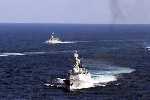 Tàu chiến Trung Quốc đi vào giữa các đảo Okinawa và Miyako, Nhật điều Lực lượng phòng vệ tới 'thu thập thông tin'