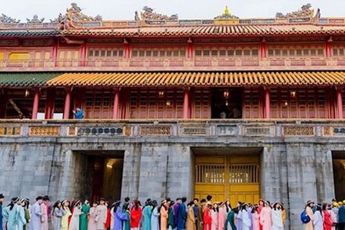 Sự thật sau thông tin khách Thái Lan không mua vé vào tham quan Đại Nội