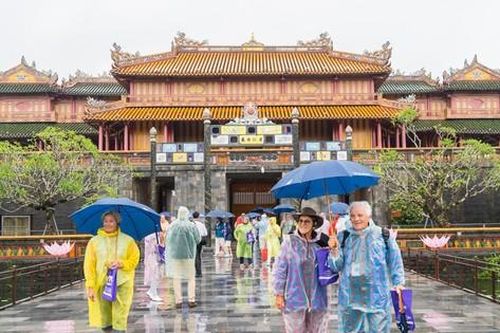 Thực hư chuyện 'không xem được ngai vàng', du khách Thái Lan chụp ảnh trước Ngọ môn Huế rồi ra về