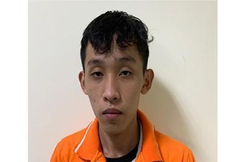 Trốn trong nhà vệ sinh nữ để trộm cắp tiền và tài sản của nhà hàng