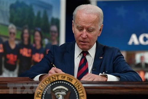 Tổng thống Mỹ Joe Biden ký ban hành luật ngăn chính phủ đóng cửa