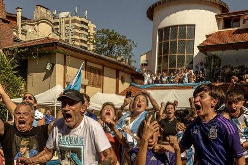 Trải nghiệm có 1-0-2 khi xem World Cup tại nhà của Maradona