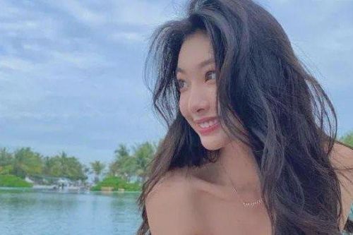 3 hot girl triệu like Trung Quốc khiến fan 'tắt lịm' khi lộ gương mặt thật