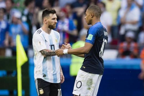 Messi vs Mbappe: El Pulga lép về toàn tập trước đàn em ở tuổi 23