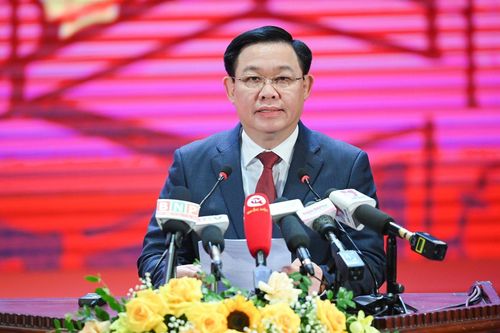 Chủ tịch Quốc hội: Phát triển truyền hình và phát thanh trở thành ngành công nghiệp văn hóa mũi nhọn