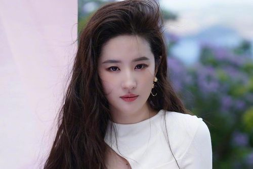 Lưu Diệc Phi và bạn trai chính thức nhận quả ngọt sau thời gian dài hẹn hò