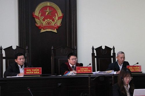 Dán tem giả nhãn hiệu Tôn Phương Nam, 3 bị cáo bị phạt tù