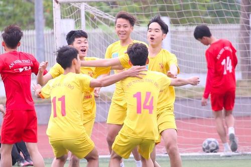 Hình ảnh loạt trận 8h ngày 18-12