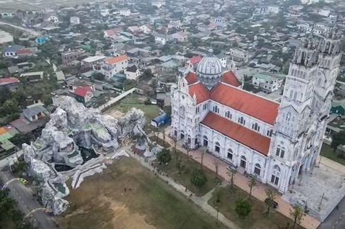 Chiêm ngưỡng hang đá Bê-lem khổng lồ ở Hà Tĩnh chào đón Giáng sinh
