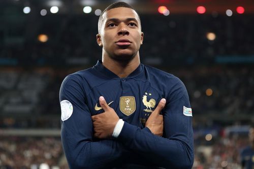 Phản ứng của thủ môn Argentina khi bị Mbappe chê bai