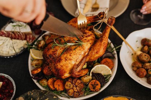 'Cuộc chiến' giữa thịt gà trắng và thịt gà sẫm màu