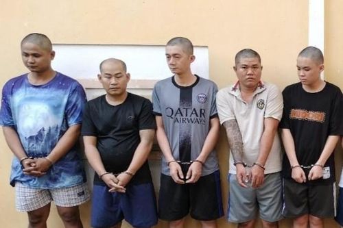 Bắt giữ 10 người cá độ bóng đá trong 3 quán cà phê