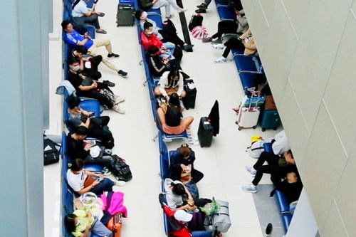 Hành khách vật vờ tại sân bay Phú Quốc vì thời tiết xấu