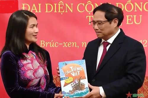 Bộ sách 'Chào tiếng Việt' đến với kiều bào tại châu Âu