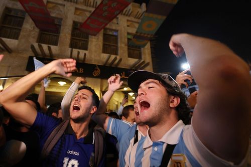 CĐV trên thế giới diễu hành ủng hộ Messi
