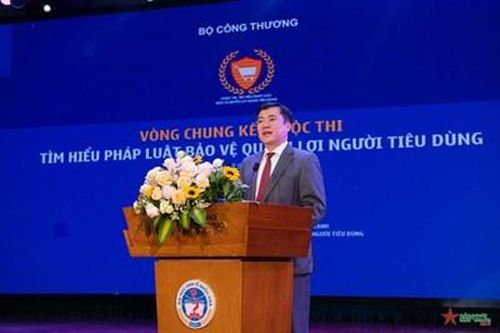 Tranh tài Vòng chung kết Cuộc thi 'Tìm hiểu pháp luật bảo vệ quyền lợi người tiêu dùng'