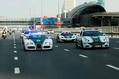 'Soi' cận cảnh dàn siêu xe đắt đỏ của cảnh sát Dubai và Qatar