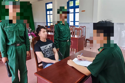 Bắt giữ đối tượng nghiện tàng trữ trái phép chất ma túy