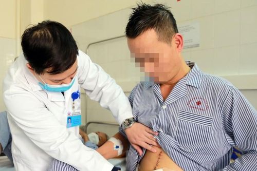 Nhập viện trong tình trạng nguy kịch vì dùng thuốc nam chữa ung thư