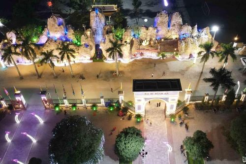 Chiêm ngưỡng hang đá độc, lạ đón Giáng sinh ở Giáo xứ Kẻ Gai
