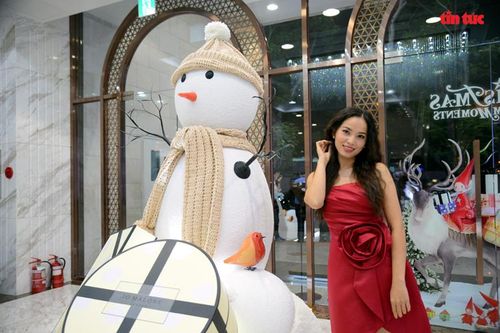 TP Hồ Chí Minh: Các xóm đạo, trung tâm thương mại rộn ràng không khí Giáng sinh