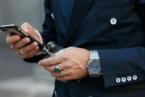 Lý do nhiều người sợ đeo đồng hồ xa xỉ Rolex, Patek Philippe tại châu Âu