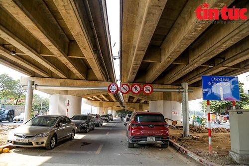 Cầu vòm sắt 65 tỷ đồng bắc qua hồ Linh Đàm thành nơi đỗ xe, đổ rác bừa bãi