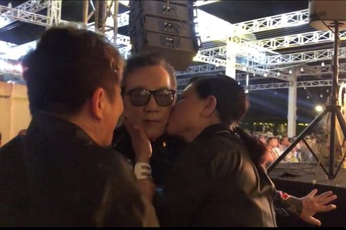 Hậu phương vững chắc ít ai biết của danh ca Elvis Phương