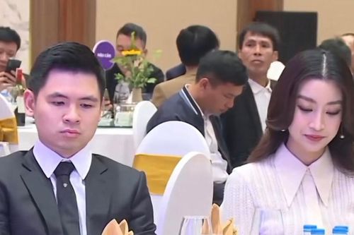 Đỗ Mỹ Linh sánh đôi cùng ông xã, thần thái chuẩn dâu hào môn, liên tục được khen ngợi vì điều này