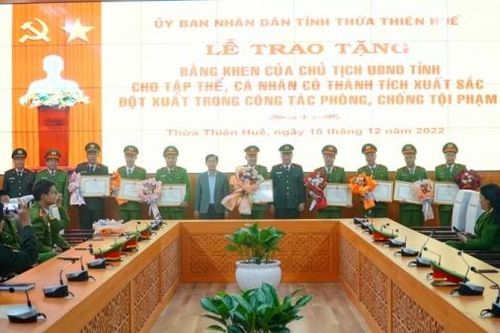 Thừa Thiên Huế: Khen thưởng chuyên án bắt 3 đối tượng cùng 5kg ma túy, súng